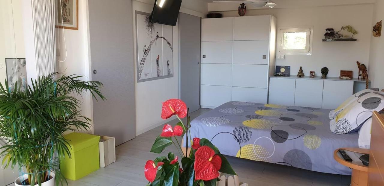 Chambres D'Hotes Chez Pat Et Nanou Сикс-Фор-ле-Плаж Екстериор снимка